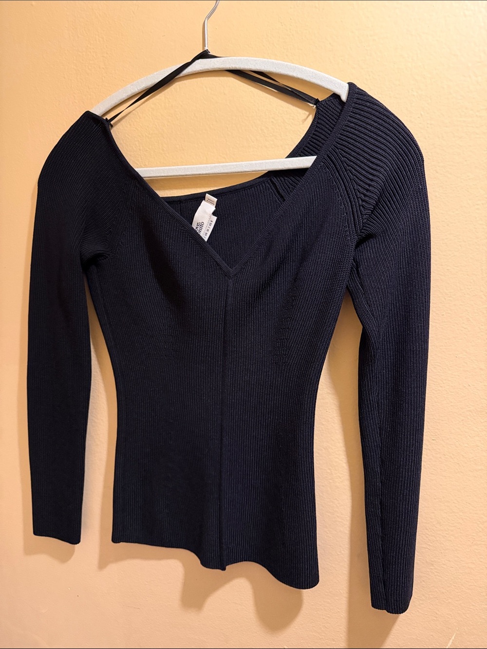 Stylish Black Ribbed V-Neck Long Sleeve Top